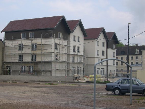  petits immeubles récemment construits
